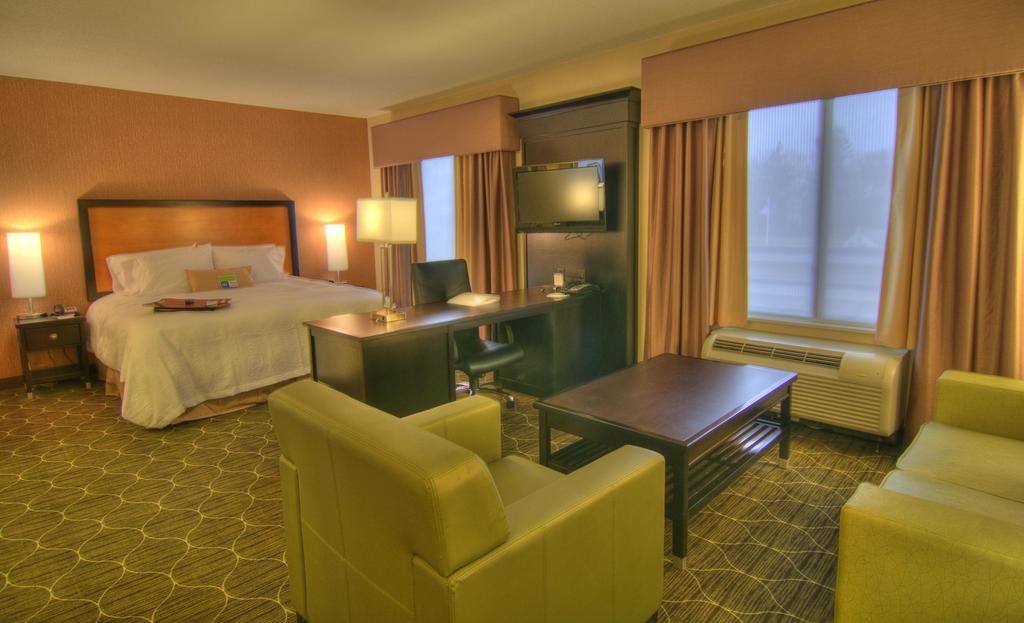 Hampton Inn Parsippany Hotel Room